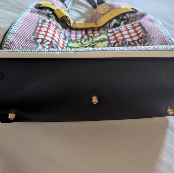 Christian Louboutin Shoulder Bag. - Picture 6 of 10